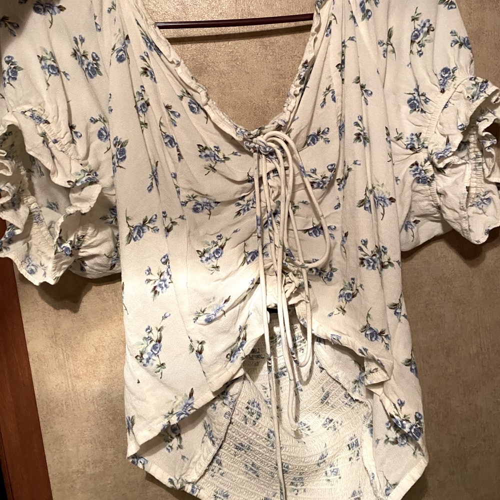 American eagle blue floral shirt